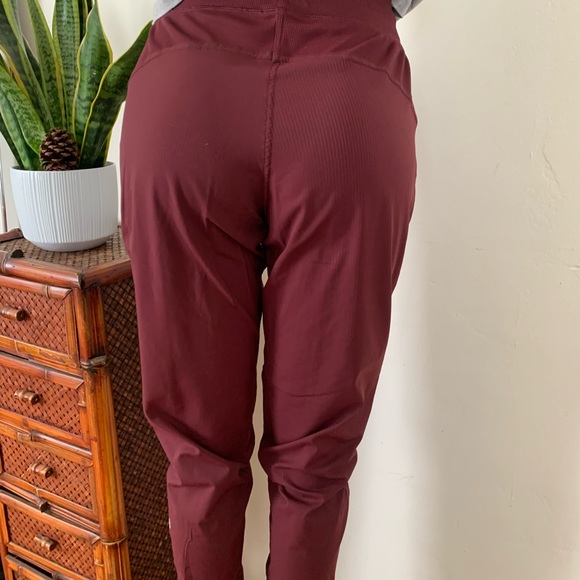 Lululemon full length joggers size 6 - Picture 3 of 3